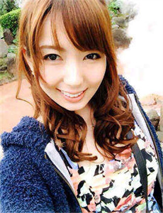 被吊起来张开腿供人玩弄H