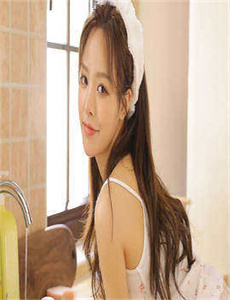 白嫩哺乳期人妻老师